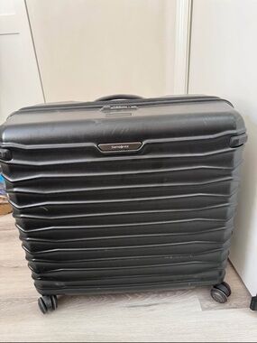 Samsonite Black Hardside Spinner Luggage
